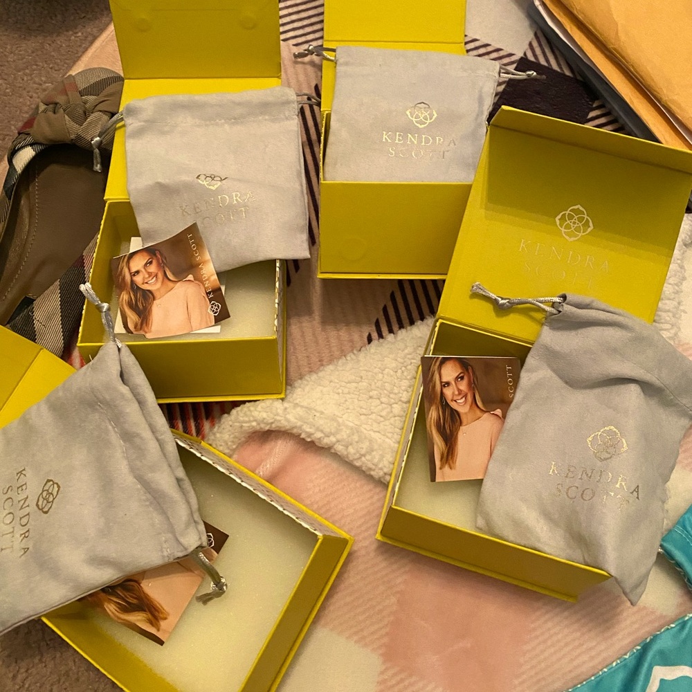 Kendra  Scott jewelry boxs with tag and suede bag